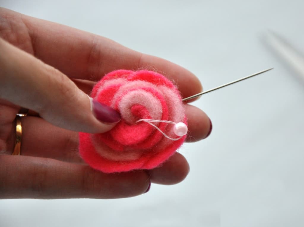 Двухцветные розы из фетра