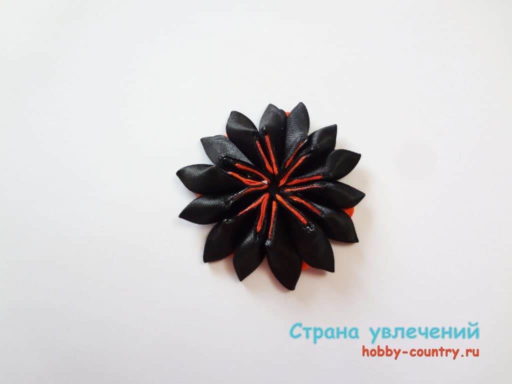 Брошь георгиевская лента канзаши
