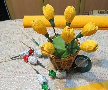 Букет из конфет «Тюльпаны»
