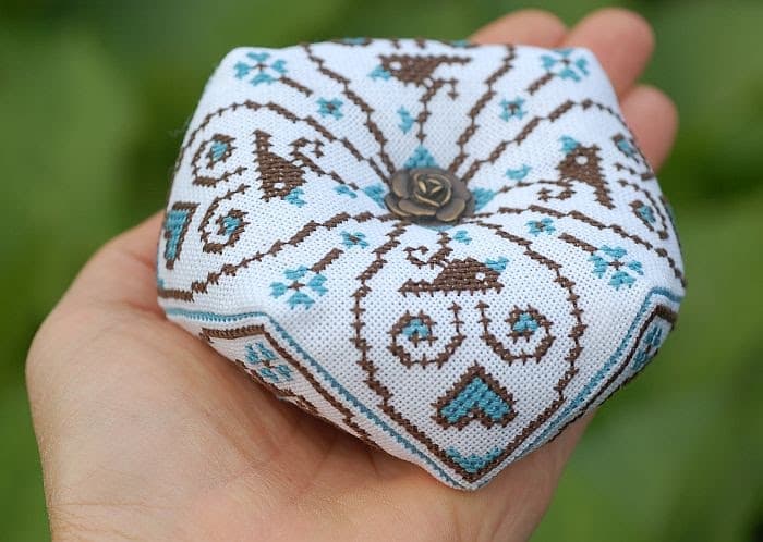 Схема для вышивки бискорню в двух размерах